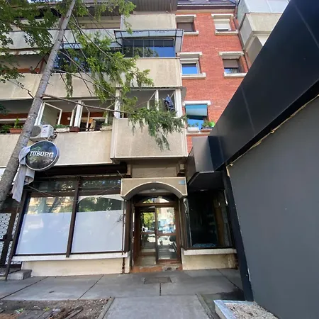 Ism Luxury アパート